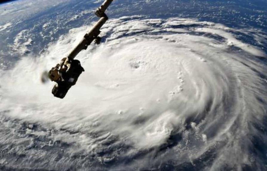 NASA lanza primer vuelo de satélites para monitorear huracanes
