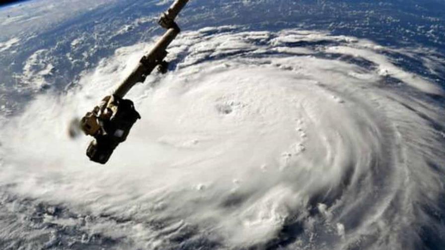 NASA lanza primer vuelo de satélites para monitorear huracanes