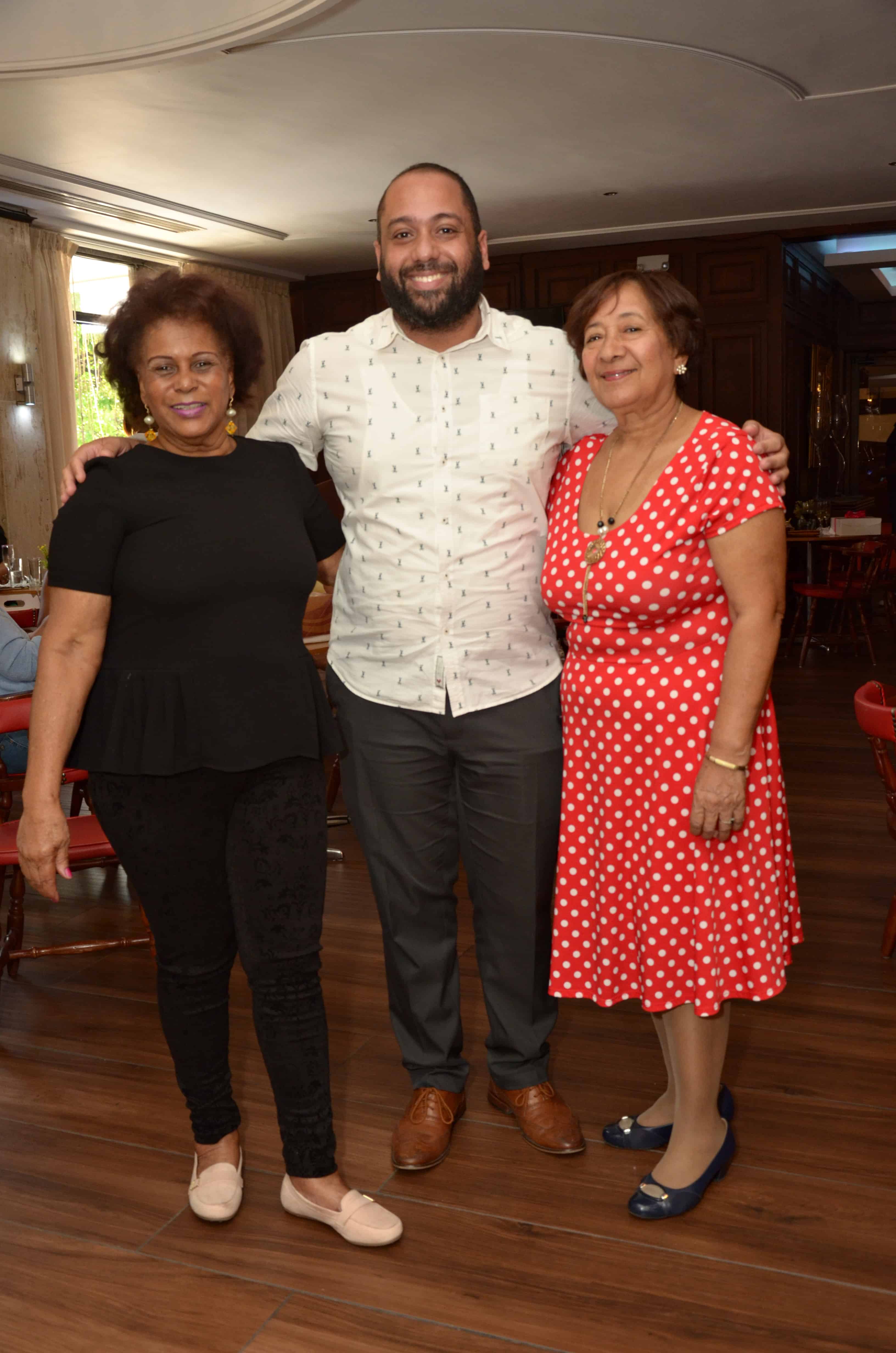 Rosario Tifá, Orlando Jerez y su madre.