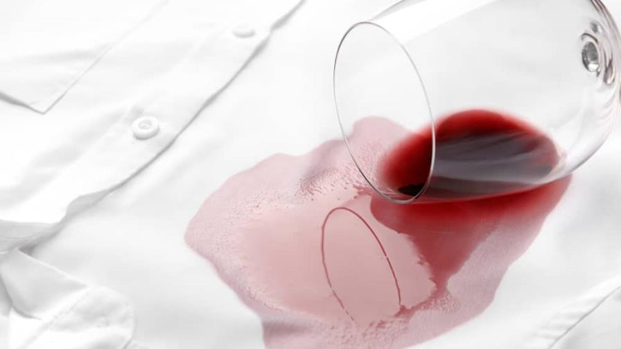 Cómo quitar las manchas de vino de las prendas