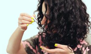 C&oacute;mo evitar el frizz en el cabello rizado