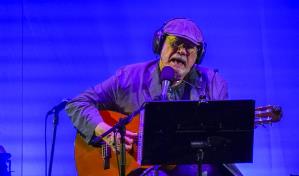 Silvio Rodríguez conquista Zócalo de México, pese a lluvia
