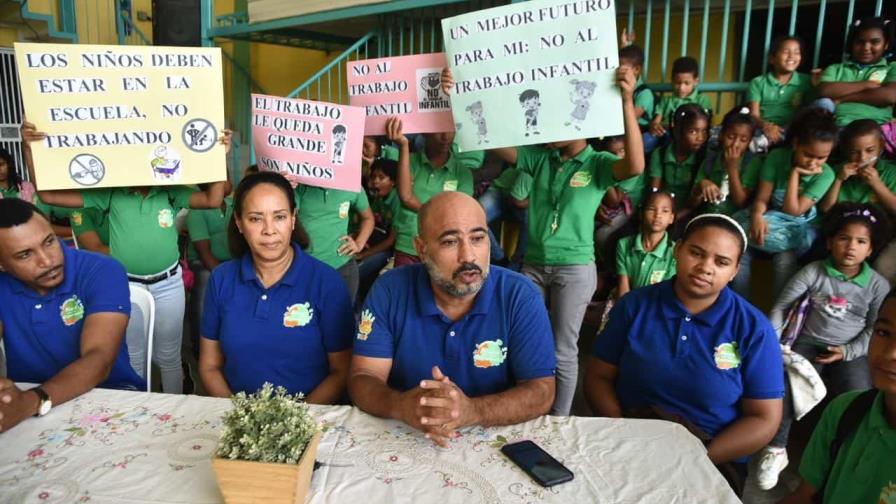 Denuncian niños de Cienfuegos, en Santiago, abandonan las escuelas para trabajar Denuncian niños de Cienfuegos, en Santiago, abandonan las escuelas para trabajar