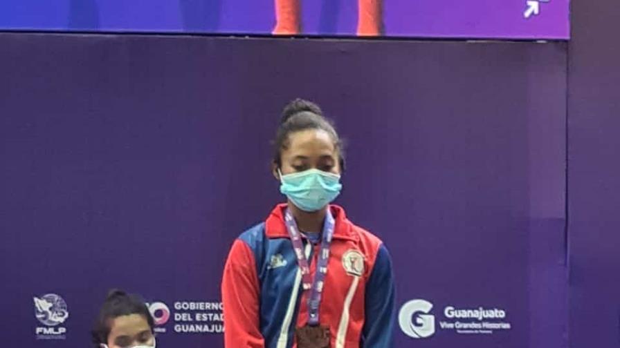 Rosailiz Santana, primera dominicana en ganar medalla en Mundial de Pesas sub-17
