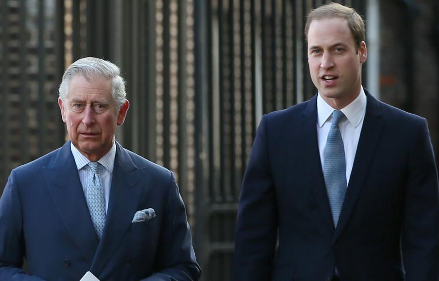 El príncipe Guillermo de Inglaterra cumple 40 años compitiendo en popularidad con su padre