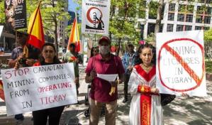 Indígenas protestan en Toronto contra apretura de minería