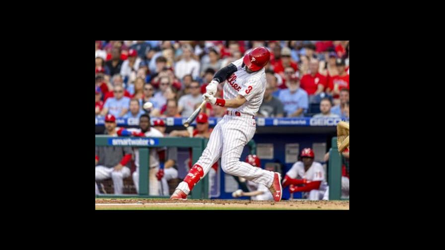 Dominicano Seranthony Domínguez gana; Hoskins decide en el noveno Dominicano Seranthony Domínguez gana; Hoskins decide en el noveno