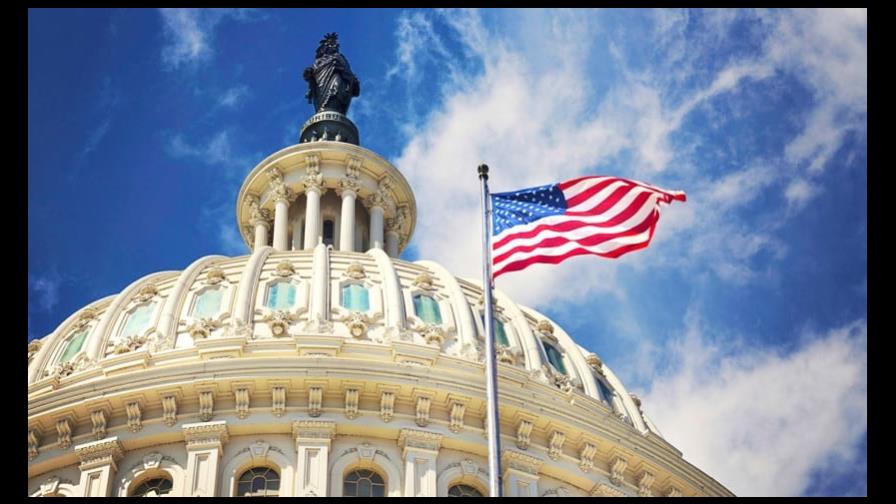 Congreso de EEUU adopta ley para hacer frente a desorbitados costes de envío