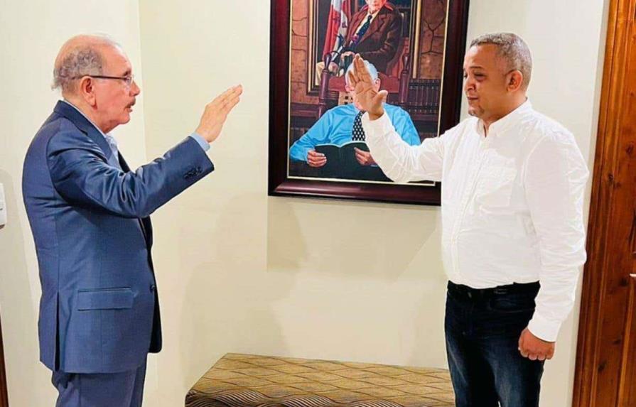 Danilo Medina juramenta regidor del PRM de San José de las Matas