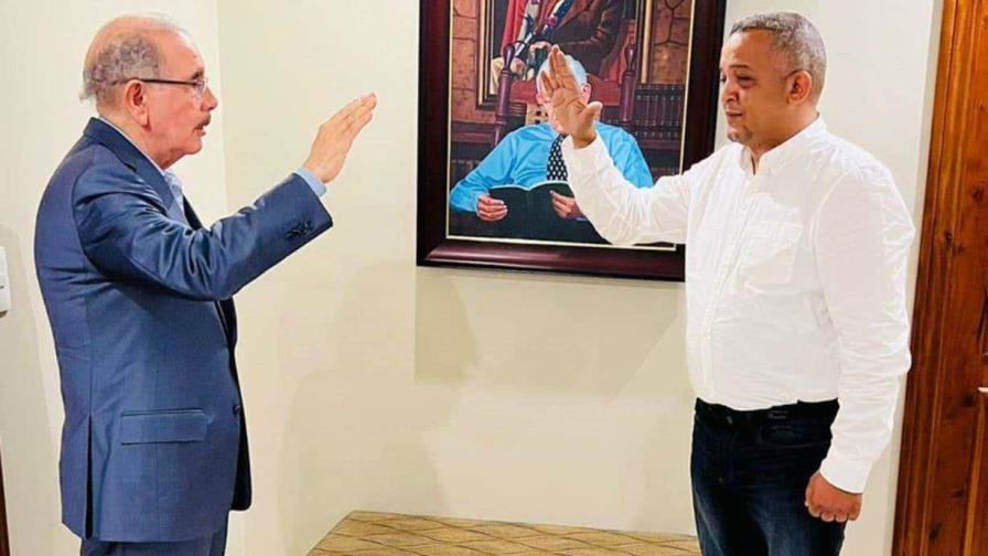 Danilo Medina juramenta regidor del PRM de San José de las Matas