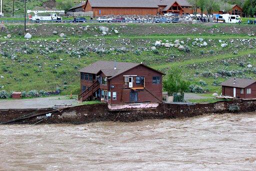 Yellowstone cierra por inundaciones; evacúan a turistas
