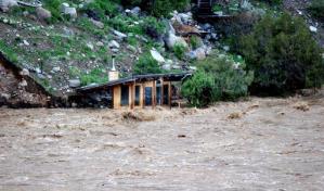 Inundaciones paralizan a comunidades cerca de Yellowstone
