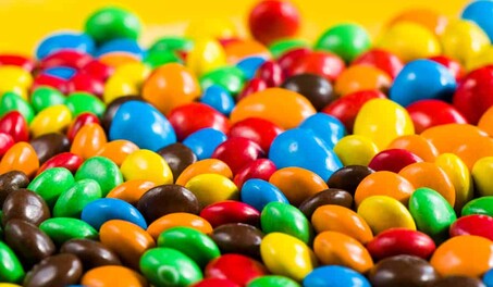 Salen a la venta en EE. UU. versiones de M&Ms y Skittles sin colorantes sint&eacute;ticos