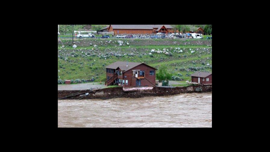 Las fuertes inundaciones mantienen cerrado el Parque Nacional de Yellowstone Las fuertes inundaciones mantienen cerrado el Parque Nacional de Yellowstone
