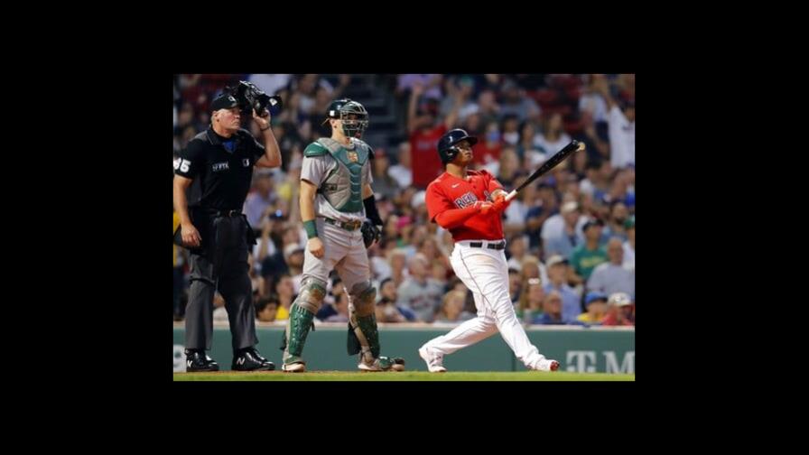 Con jonrón de Devers, los Medias Rojas doblegan a Atléticos