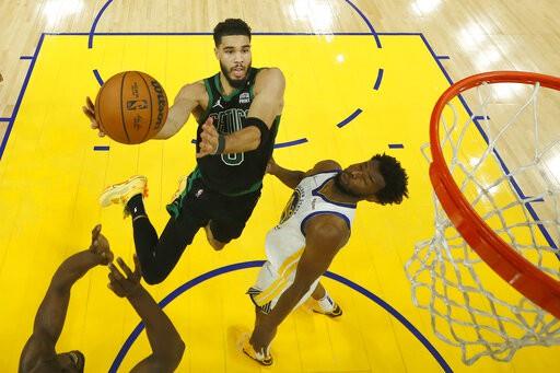 Los Celtics fundidos; la postemporada les pasa factura