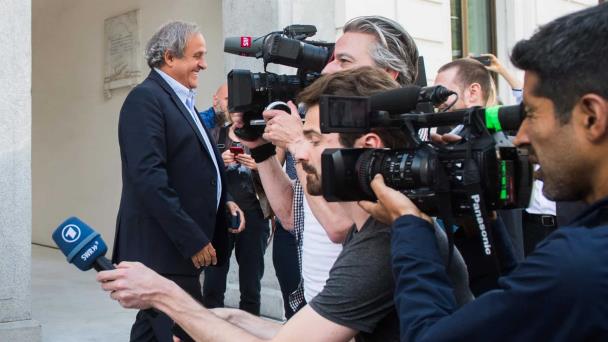 Un año y ocho meses de prisión en suspenso contra Platini y Blatter