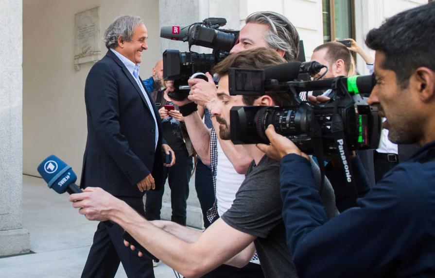 Un año y ocho meses de prisión en suspenso contra Platini y Blatter