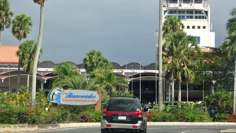 Apresan hombre vinculado a banda que asalta viajeros al salir del aeropuerto Cibao Apresan hombre vinculado a banda que asalta viajeros al salir del aeropuerto Cibao