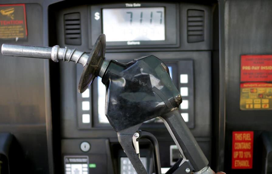 Puerto Rico suspende impuesto sobre gasolina ante alza de precio