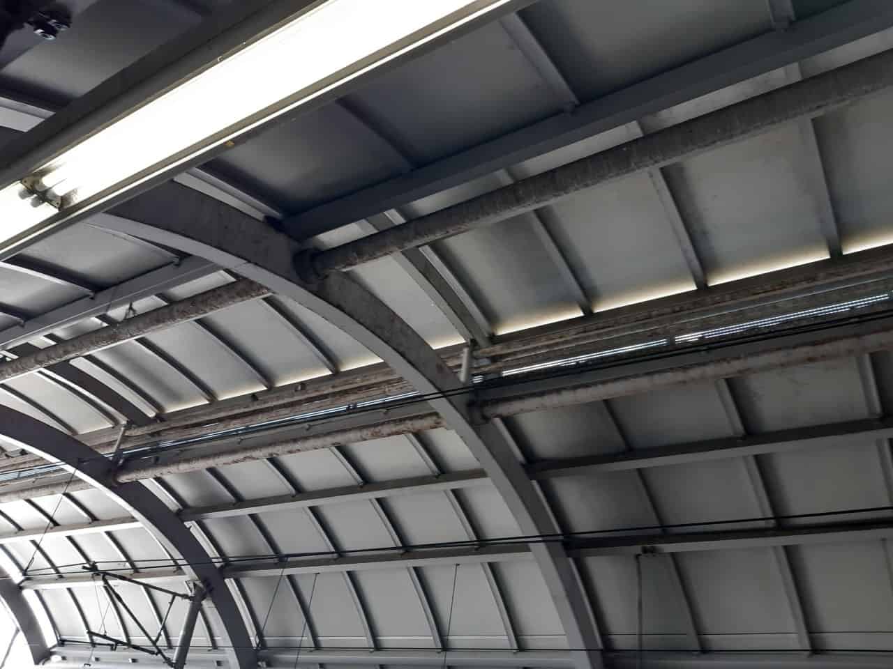 Estación  afectada por excrementos de paloma.