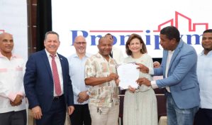 Gobierno entrega RD$142 millones en pr&eacute;stamos a mipymes de Santo Domingo Oeste