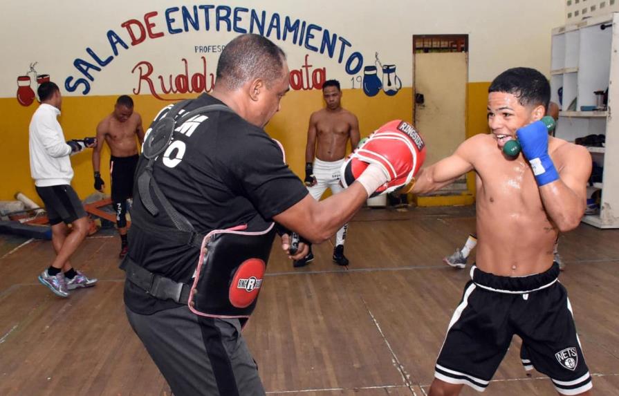 Dominicano Rosa y panemeño Ortega pelean hoy por título mundial de boxeo