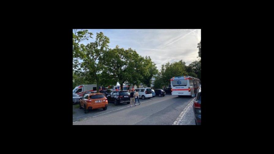 Al menos 25 heridos tras caminar sobre carbón caliente durante una fiesta en Suiza Al menos 25 heridos tras caminar sobre carbón caliente durante una fiesta en Suiza