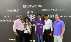 Colorado firma a un hijo del scouts Félix Feliz