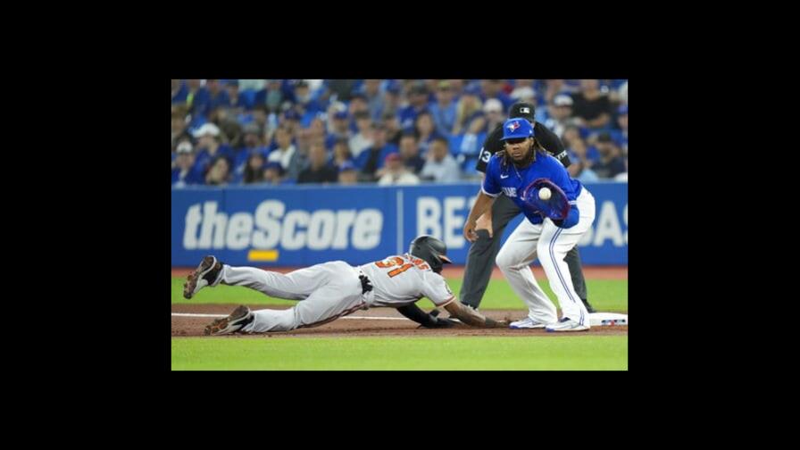Orioles de Baltimore apabullan a Azulejos de Toronto Orioles de Baltimore apabullan a Azulejos de Toronto