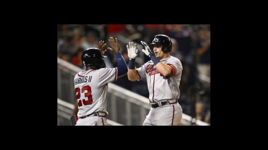 Austin Riley pega dos jonrones y los Bravos consiguen su 14to triunfo al hilo
