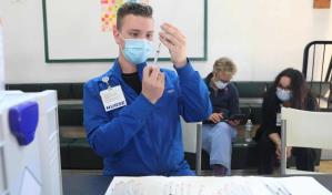 Expertos en EEUU recomiendan las vacunas anticovid-19 para niños más pequeños