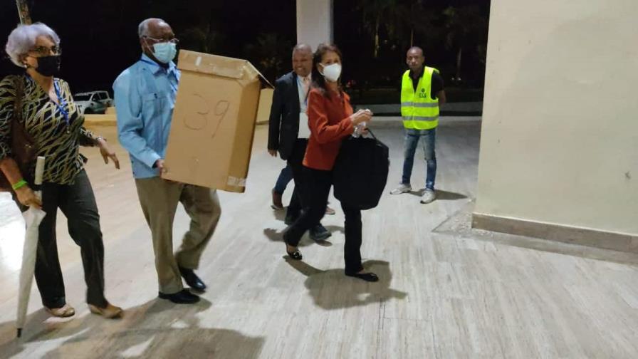 UASD cierra centros de votaciones y comienza conteo de votos UASD cierra centros de votaciones y comienza conteo de votos