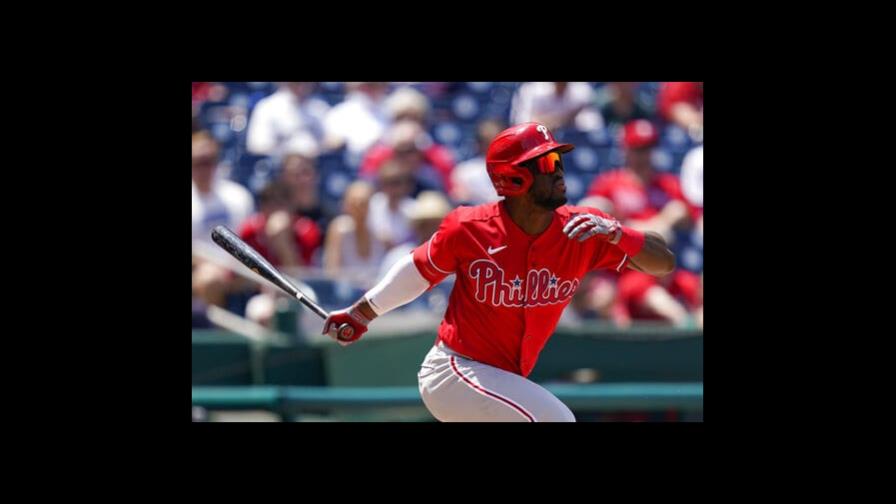 Bryce Harper conecta tres hits y los Filis vencen a los Nacionales