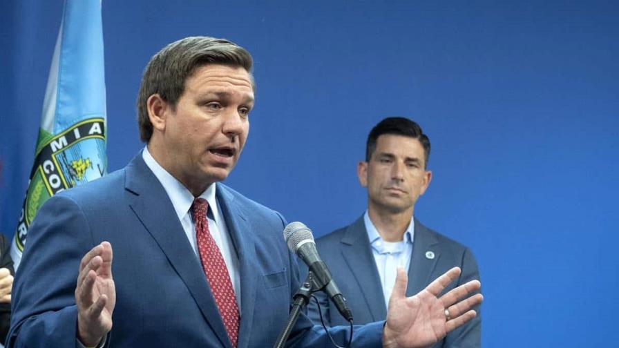 Gobernador de Florida firma ley que endurece sus políticas migratorias