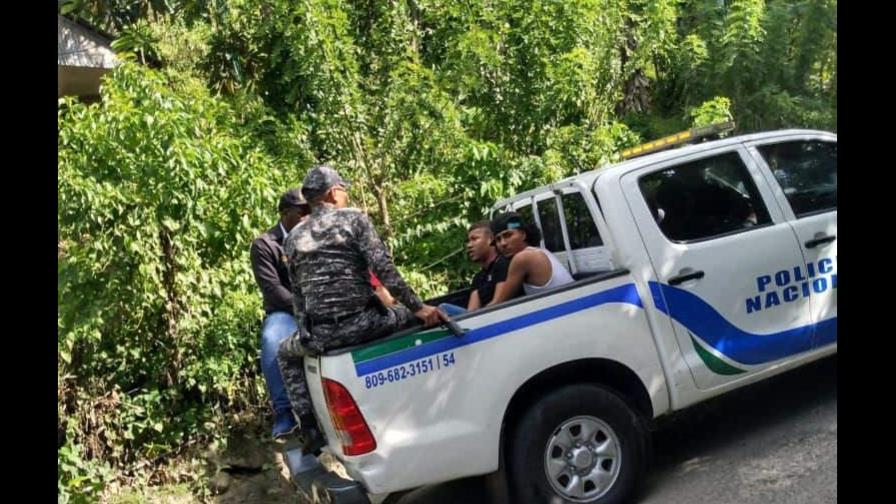 Apresan al subdirector de la junta distrital de Santiago Oeste acusado de atracar en vehículo rotulado