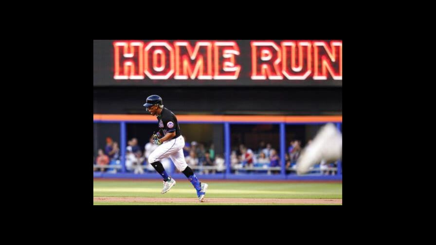 Lindor recibe visita de su madre y pega cuadrangular con Mets