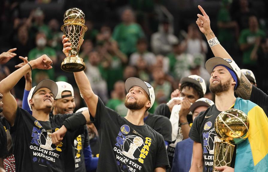 Recuperada la corona de la NBA, los Warriors quieren más