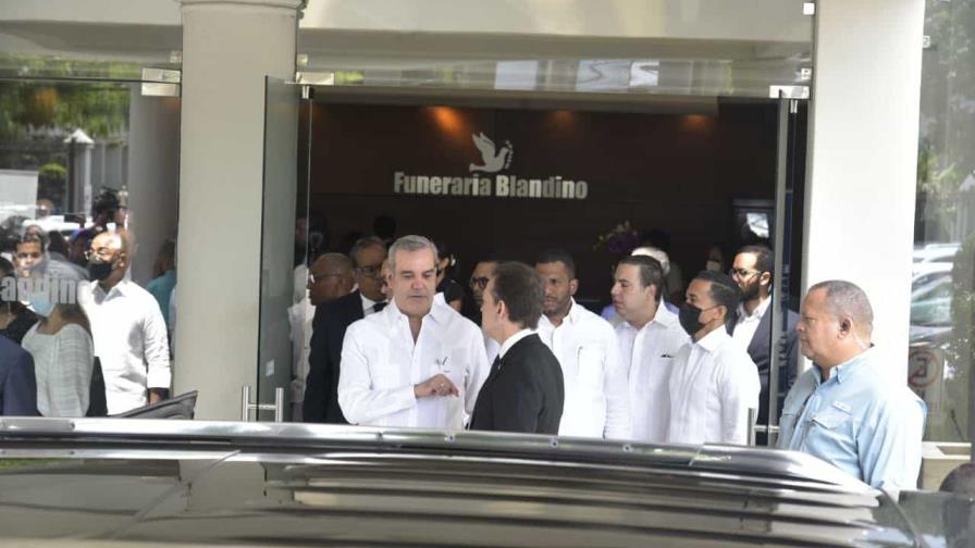 Presidente Abinader acude al velatorio de Ivonne Haza