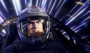 "Jurassic World" se mantiene al tope de la taquilla