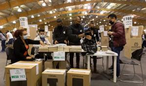 Colegios electorales de Colombia cierran en la segunda vuelta presidencial