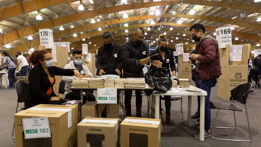 Colegios electorales de Colombia cierran en la segunda vuelta presidencial Colegios electorales de Colombia cierran en la segunda vuelta presidencial