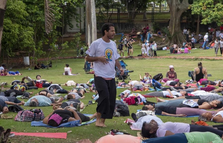 Celebran en el país el Día Internacional del Yoga en el Jardín Botánico Nacional