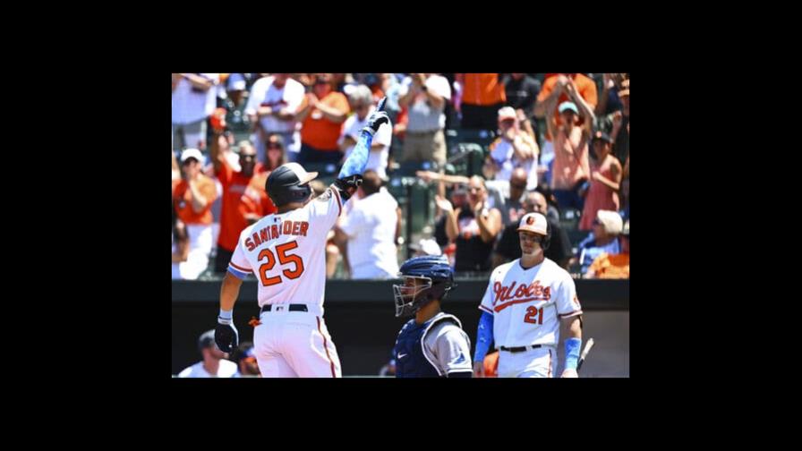 Orioles vencen a los Rays con jonrón dedicado de Santander