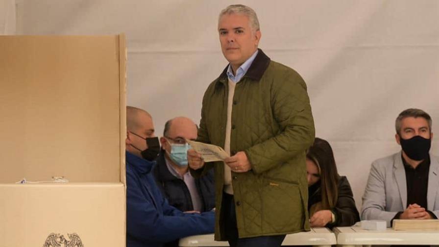 Duque pide tener plena confianza en los resultados de las elecciones de hoy