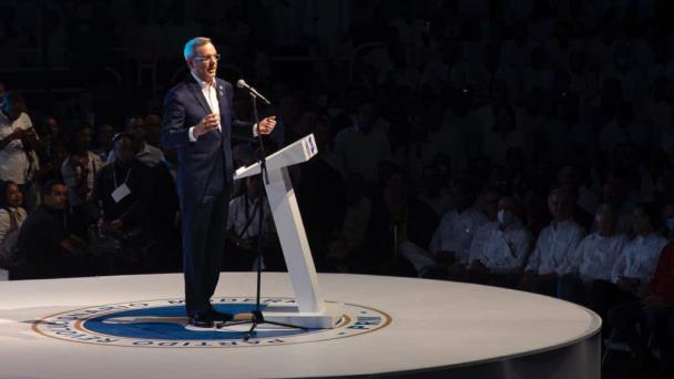 PRM lanza su maquinaria reeleccionista en acto en el que Abinader llama a no mirar para atrás”
