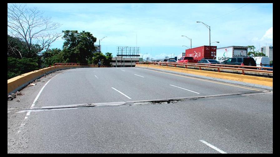 Carro colisiona con patana en el expreso V Centenario