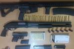Policía apresa a dos hombres con un fusil y otras armas en Puerto Plata