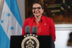 Xiomara Castro felicita a izquierdista Petro por ganar Presidencia colombiana