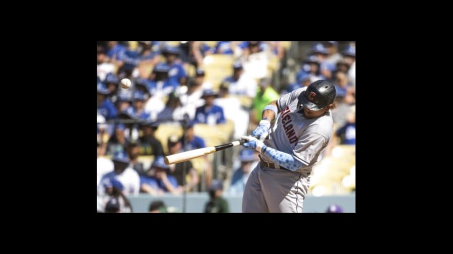 Guardianes remontan en la novena y Clase salva ante Dodgers